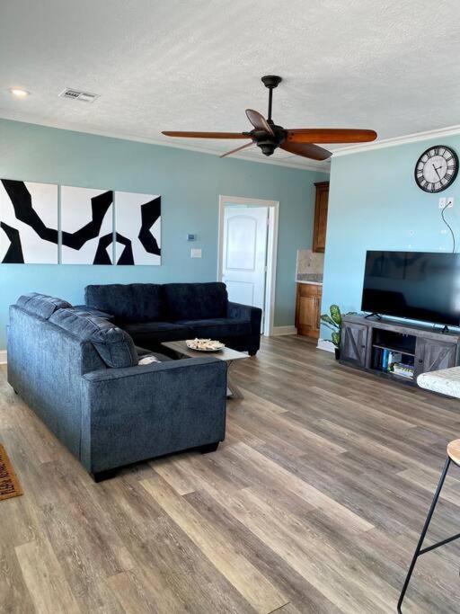 Oceanfront Home Near Hollybeach 卡梅伦 外观 照片