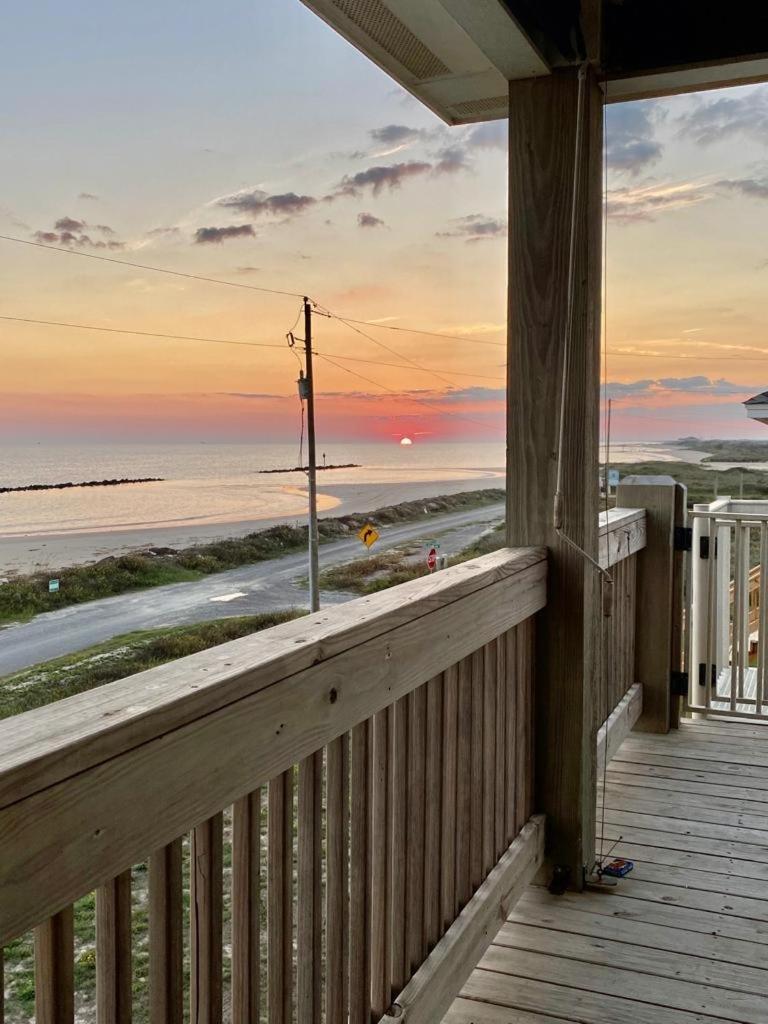 Oceanfront Home Near Hollybeach 卡梅伦 外观 照片